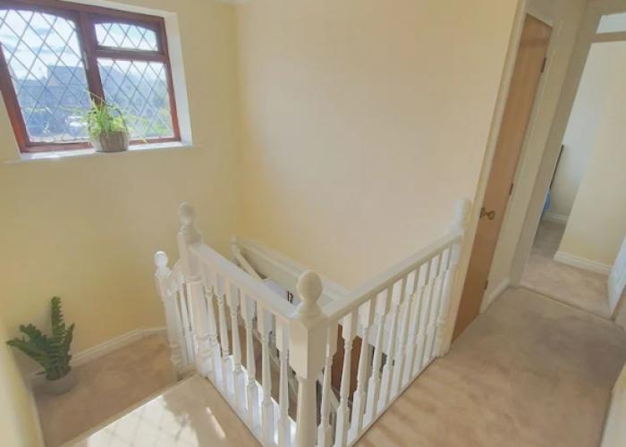 Bright and Spacious Holiday Home in Bradley Stoke