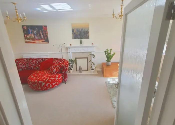Bright and Spacious Holiday Home in Bradley Stoke