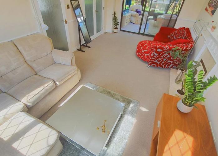 Bright and Spacious Holiday Home in Bradley Stoke