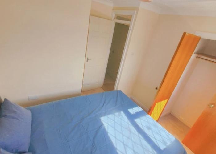 Bright and Spacious Holiday Home in Bradley Stoke