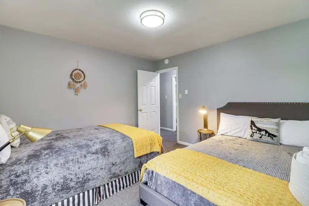 Long Pond Home w/ Hot Tub ~ 8 Mi to Kalahari!