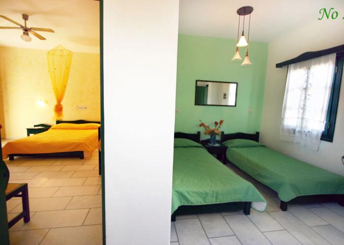 Studios Vrettos Beachfront Hotel