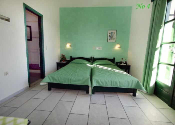 Studios Vrettos Beachfront Hotel