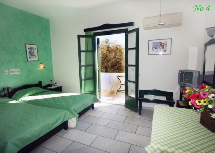 Studios Vrettos Beachfront Hotel