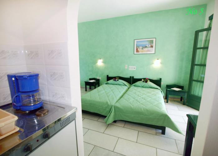 Studios Vrettos Beachfront Hotel