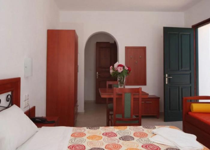 Plaka Hotel II