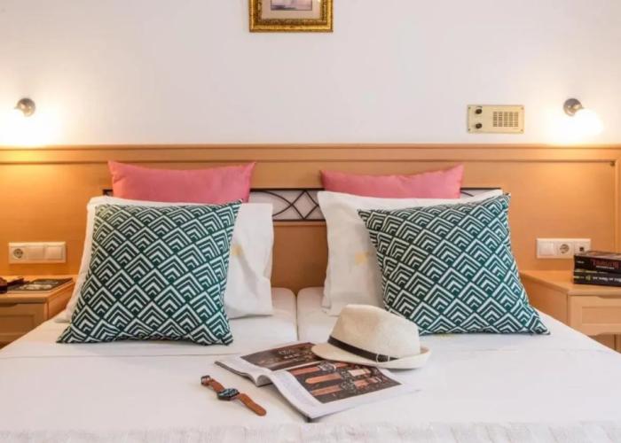 Artemis Hotel