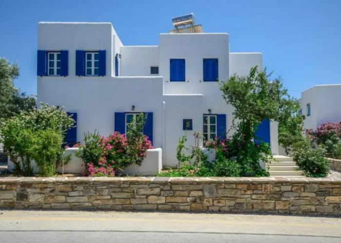 Agia Anna Studios & Apartments