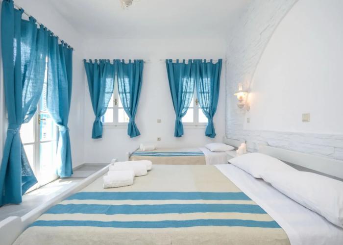 Agia Anna Studios & Apartments