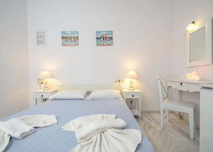 Agia Anna Studios & Apartments