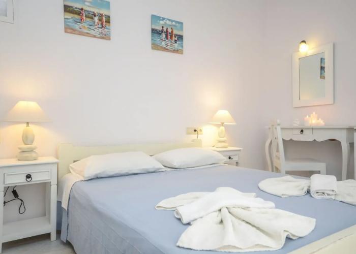 Agia Anna Studios & Apartments