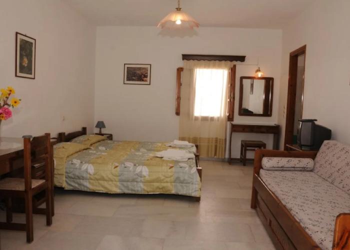 Birikos Studios & Apartments