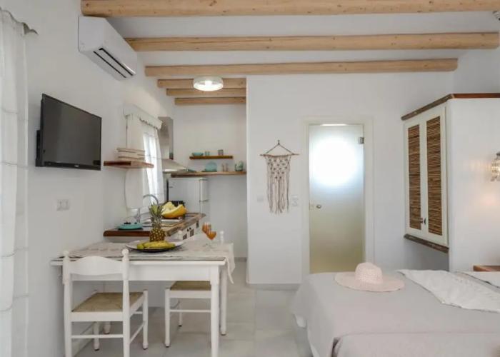Birikos Studios & Apartments