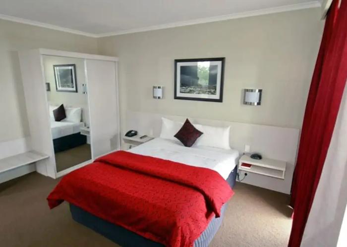 Isa Hotel