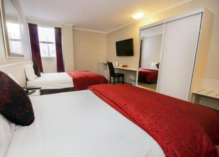 Isa Hotel