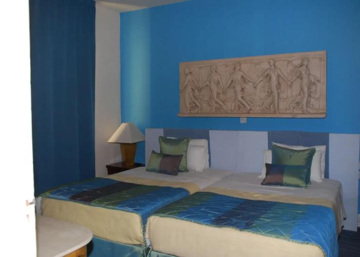 The Caravel Hotel
