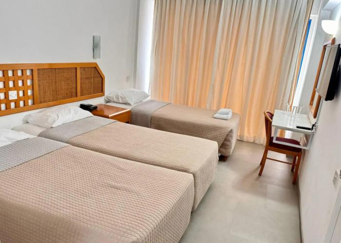 Navarria Hotel