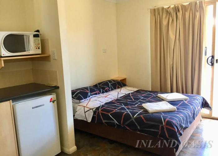 Inland Oasis Motel