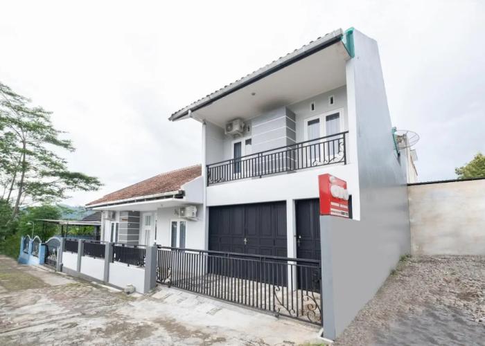 Super OYO 2727 Nareswari Guest House Syariah