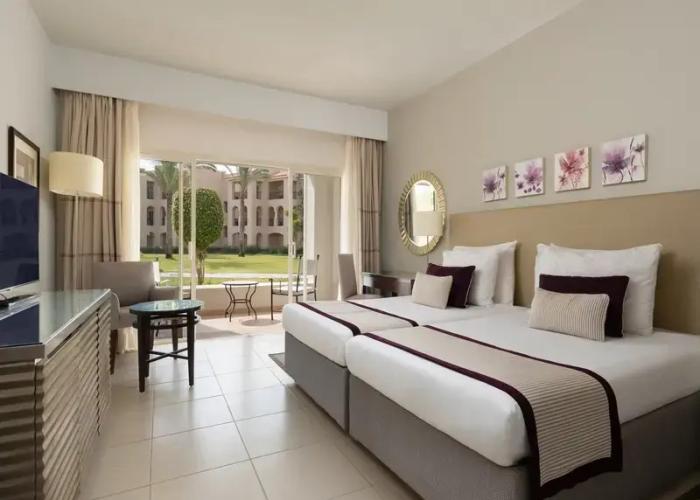 JAZ Elite Crystal, Almaza Bay