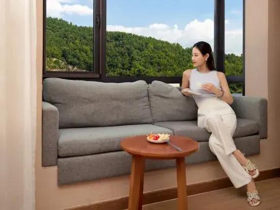 Hengdian Yihe Hotel (Qinwang Palace Dream Valley Branch)