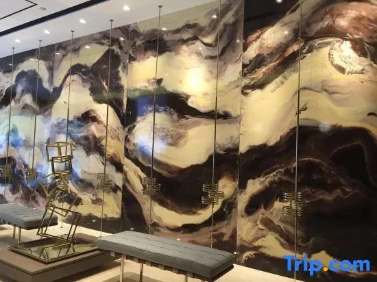 Hengdian Yihe Hotel (Qinwang Palace Dream Valley Branch)