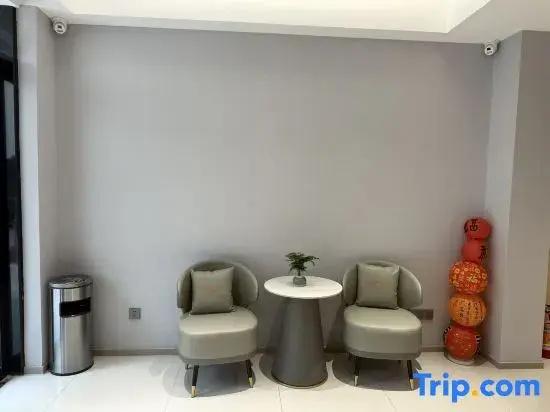 Yinghe Light Luxury Smart Homestay (Hengdian World Studios Store)