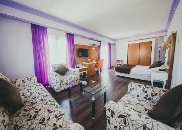 City Royal Hotel