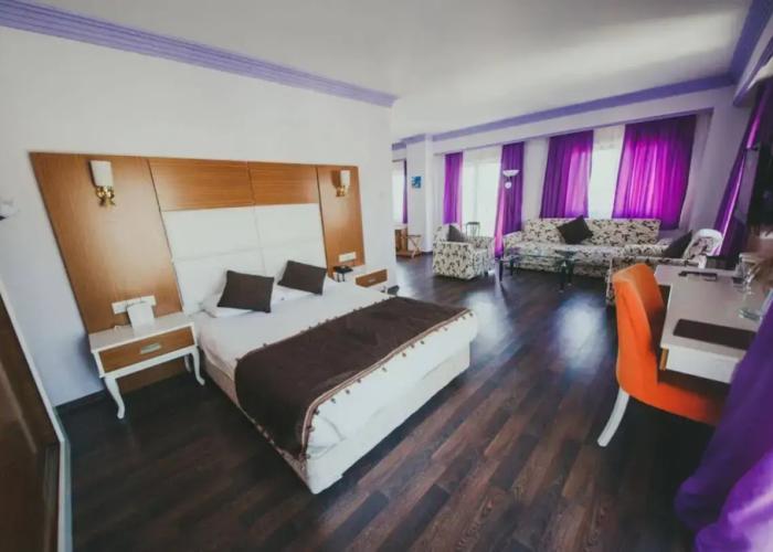 City Royal Hotel
