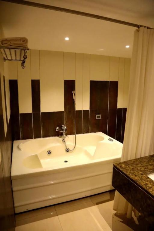 фото Hotel EEFA