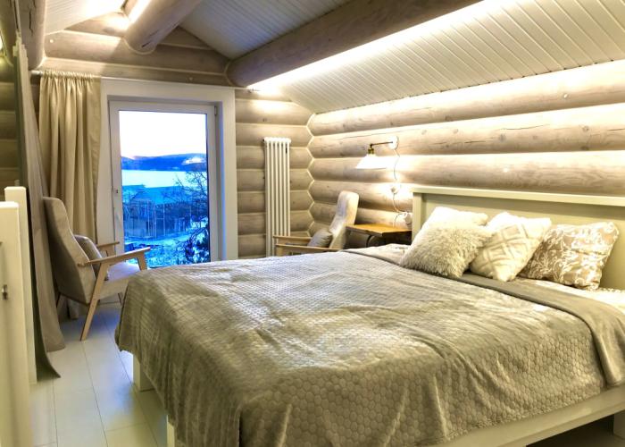 Dom na skale s vidom na ozero Private house