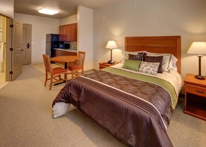 Clarion Hotel & Suites