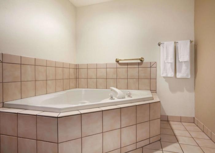 Super 8 by Wyndham Williston ND