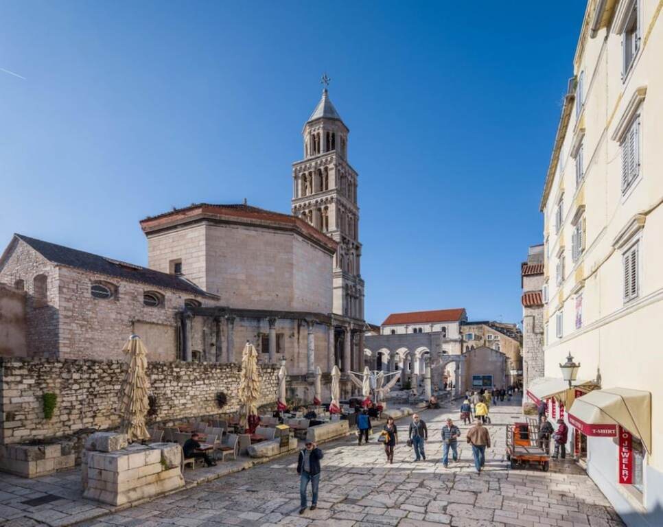 Luxury villa complex Pendolino with heated pool and jacuzzi