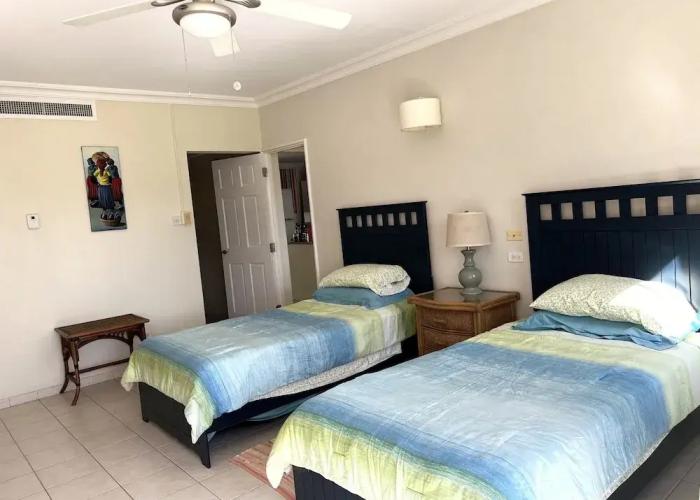 Rockley Golf 810 is a 2 Bedroom, 2 Bathroom 1st Floor Apartment With Pool