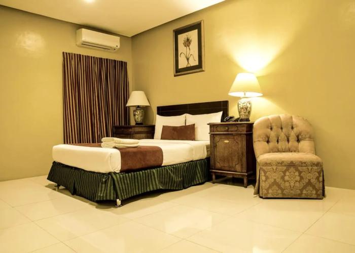 Dreamwave Hotel Lemery