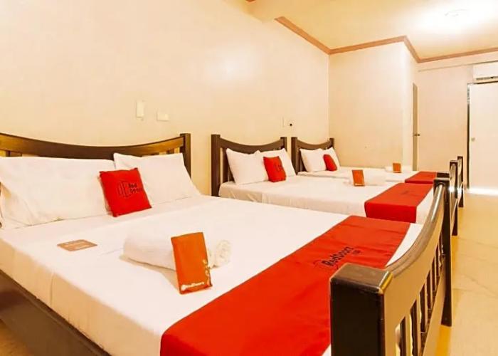 RedDoorz @ Royal Grande Beach Resort Batangas