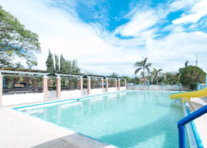 RedDoorz @ Royal Grande Beach Resort Batangas