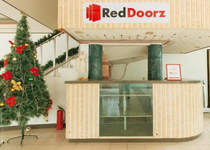 RedDoorz @ Royal Grande Beach Resort Batangas