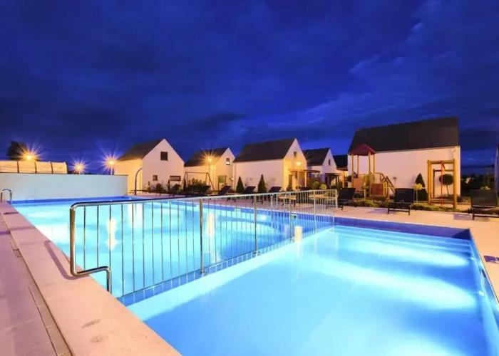 Luxury Homes With the Pools for 6 Persons