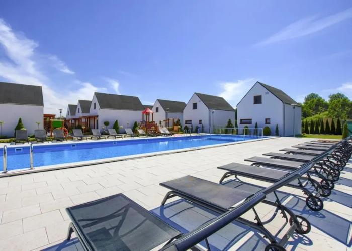 Luxury Homes With the Pools for 6 Persons