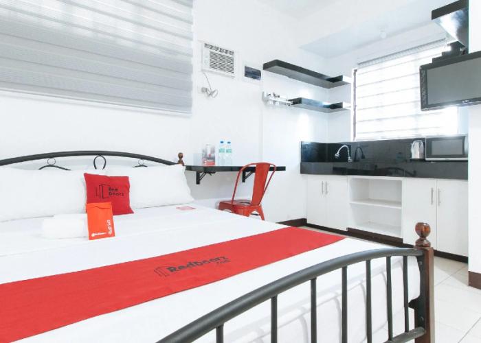 RedDoorz near De La Salle Dasmarinas Cavite