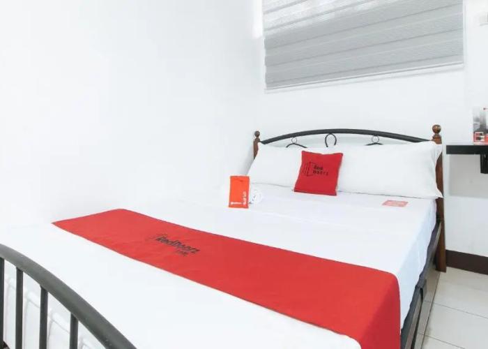 RedDoorz near De La Salle Dasmarinas Cavite