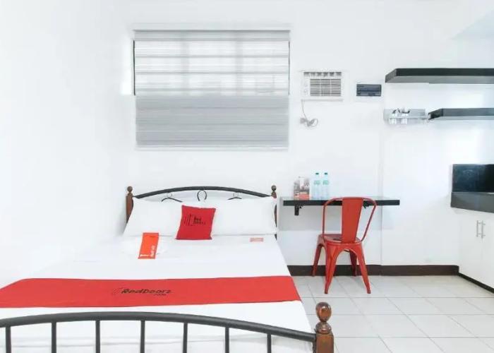 RedDoorz near De La Salle Dasmarinas Cavite