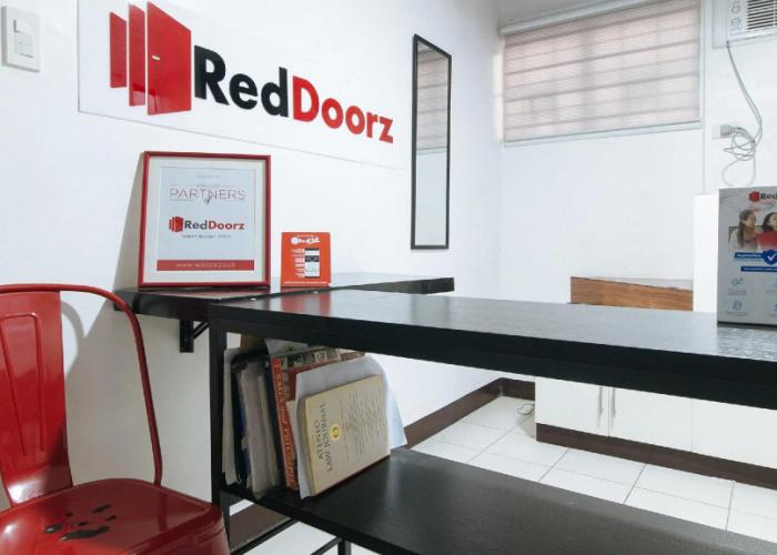 RedDoorz near De La Salle Dasmarinas Cavite