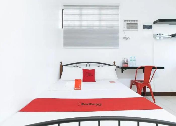 RedDoorz near De La Salle Dasmarinas Cavite