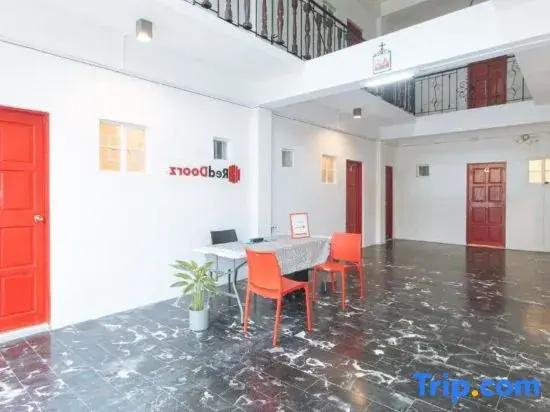 RedDoorz @ V-Cloud Hills Near de La Salle Dasmarinas Cavite