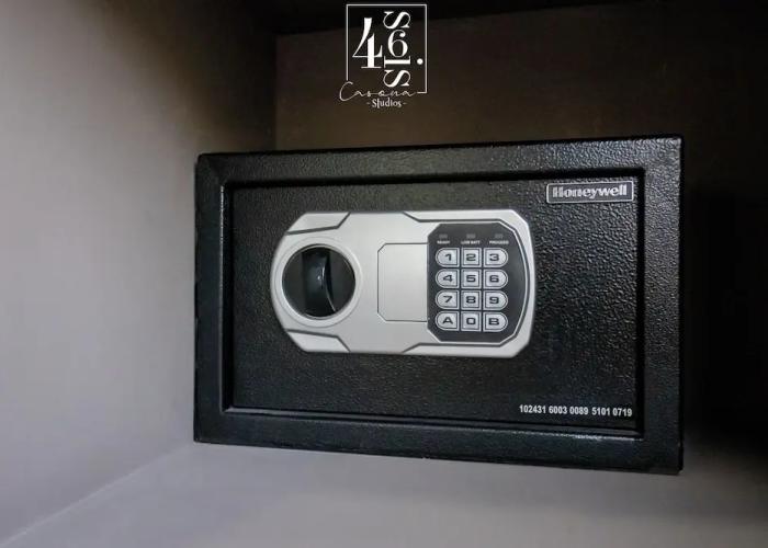 R04 Habitación Equipada STV WIFI Parking