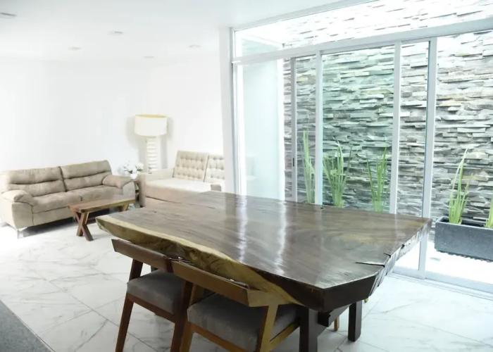 Hotel & Suites Punto Oriente