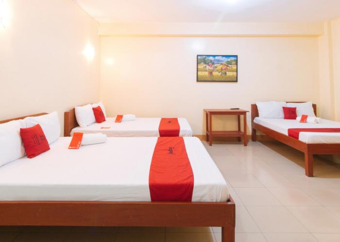 RedDoorz @ Golden Park Inn La Union